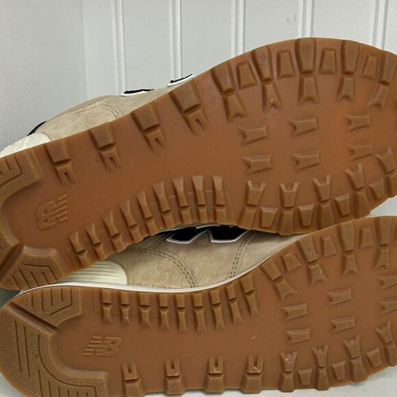 New Balance 574 Shoes in Beige/Black Size 8 in Men's. 9.5 Women's - Picture 4 of 8